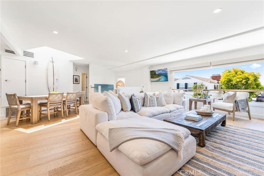 Photo of 1520 Abalone Pl, Newport Beach, CA 92662 (MLS # NP26126338)