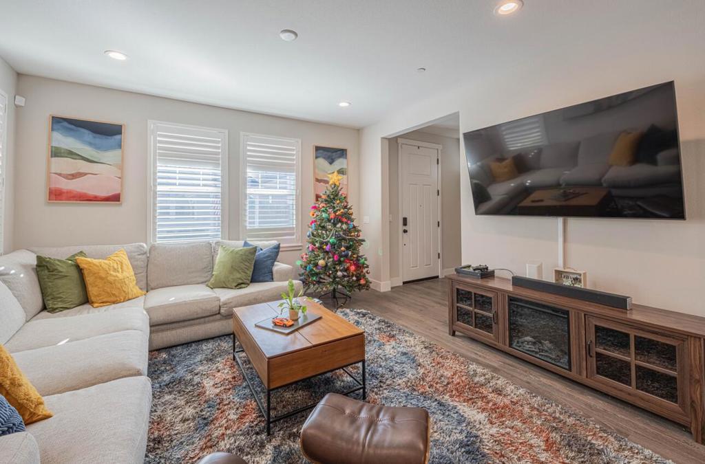 Properties 3 19130 Fallingwater Lane