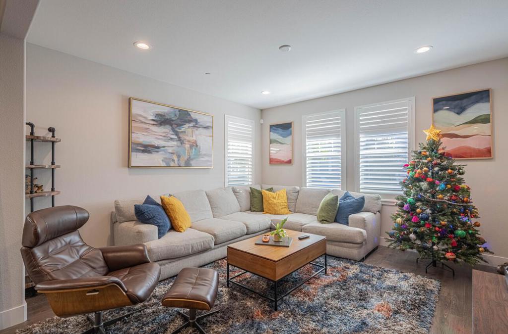 Properties 4 19130 Fallingwater Lane