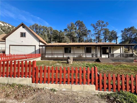 Photo of 928 Elm, Frazier Park, CA 93225 (MLS # SR26015344)
