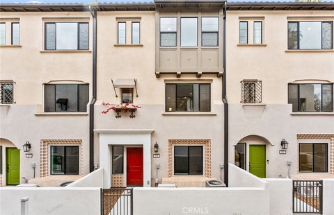 Photo of 106 Kimberwick Court, Burbank, CA 91506 (MLS # IV26032648)