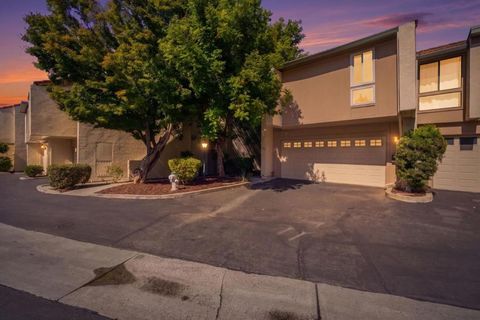 Photo of 824 Kingfisher Terrace, Sunnyvale, CA 94087 (MLS # ML82049504)