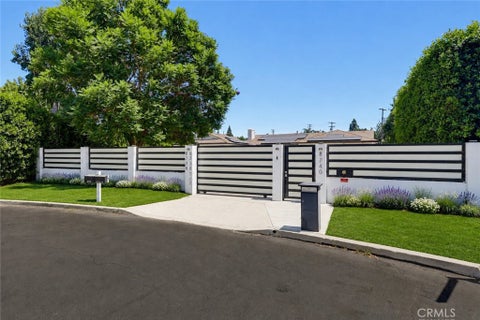 Photo of 8740 Paso Robles AVE, Northridge, CA 91325 (MLS # SR26173178)