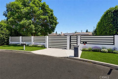 Photo of 8740 Paso Robles AVE, Northridge, CA 91325 (MLS # SR26173178)