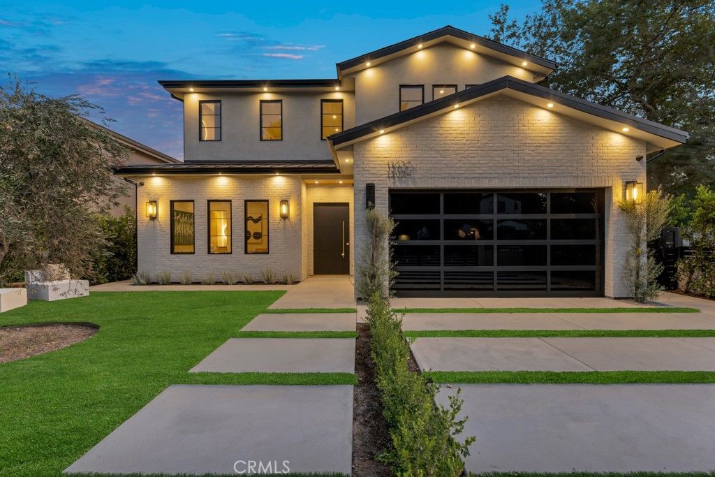 Photo of 13024 Bloomfield, Studio City, CA 91604 (MLS # SR26026408)