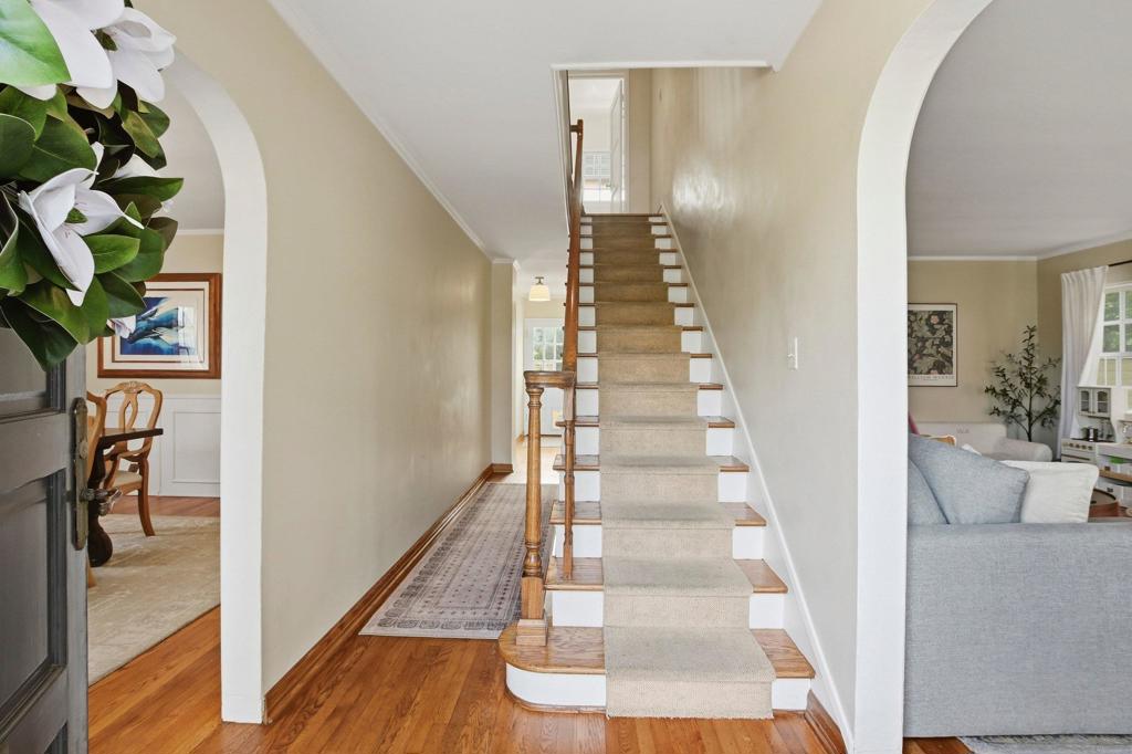 2719 Chatsworth Blvd