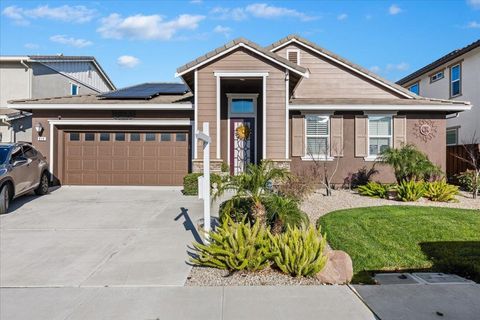 Photo of 814 Dunmore St, Oakley, CA 94561 (MLS # 41119791)