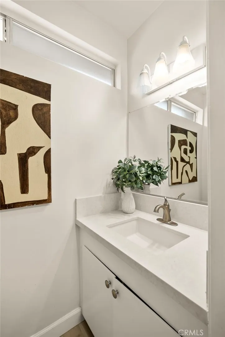 North Hollywood, California 91606, United States, 3 Bedrooms Bedrooms, ,3 BathroomsBathrooms,Residential,Active,243956