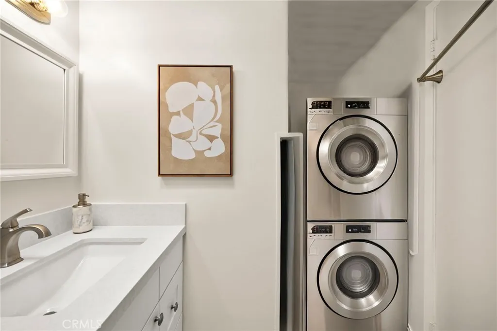 North Hollywood, California 91606, United States, 3 Bedrooms Bedrooms, ,3 BathroomsBathrooms,Residential,Active,243956