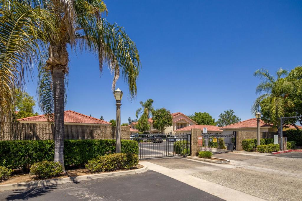 Unique Private End Unit-Immaculate 3 Bedrooms 2 Bathrooms Condo and a one car garage at Mansionette Court, a Beautiful gated mature landscaped community. Enter into a Spacious Living room with designer tile through out, a fireplace, an open floor plan filled with Natural Light. A Gourmet Style Kitchen, upgraded cabinets, granite counters, ample storage, stainless steel dishwasher and a dining area ideal for entertaining. The bathrooms feature double sinks upscale tile, extra storage and indoor laundry area. The large primary suite has a high ceiling, walk in closet, a gorgeous bathroom. The bedrooms are great as an office or for your guest each with ceiling fans and large closets. The outdoors features a large private back yard with patio, a view of the ponding basin with occasional ducks and geese. Enjoy the resort lifestyle in a luxurious swimming pool, a club house with kitchen, and a fully equipped gym, and game room. This neighborhood is near the top-rated schools, and centrally located shopping, fine dining, and easy commute.