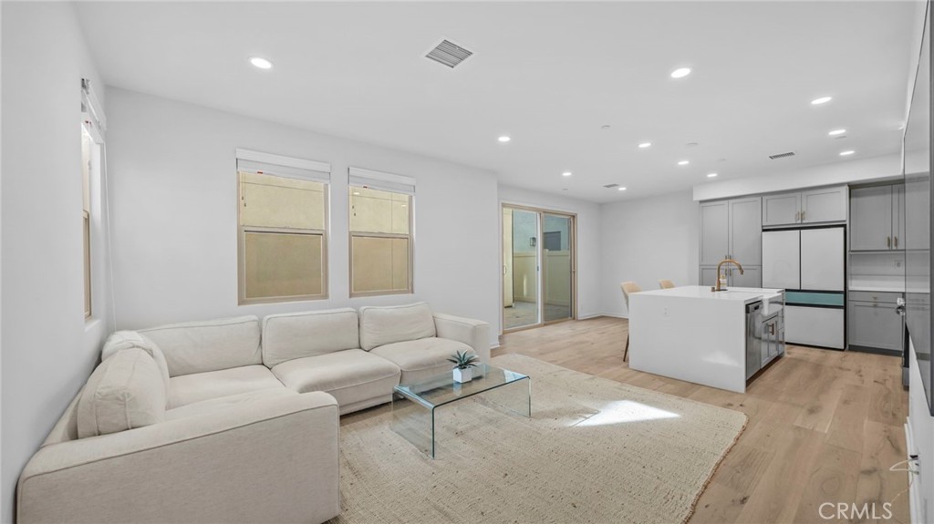 16122 Meadowhouse Avenue