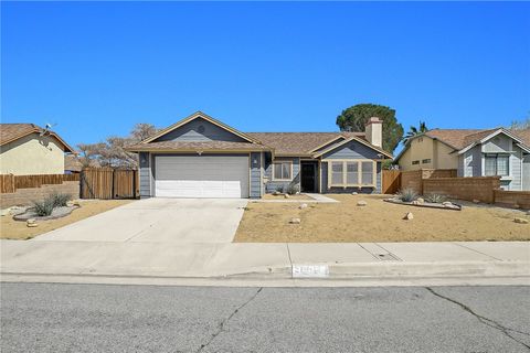 Photo of 38116 Meadow Wood Street, Palmdale, CA 93552 (MLS # DW26051812)