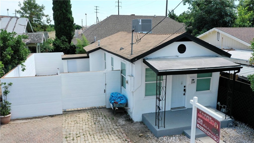 2340 N Thomas