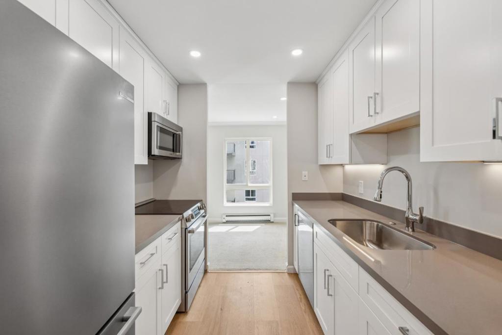 821 N Humboldt 302