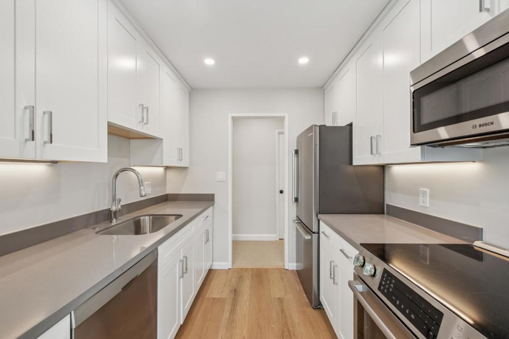 821 N Humboldt 302