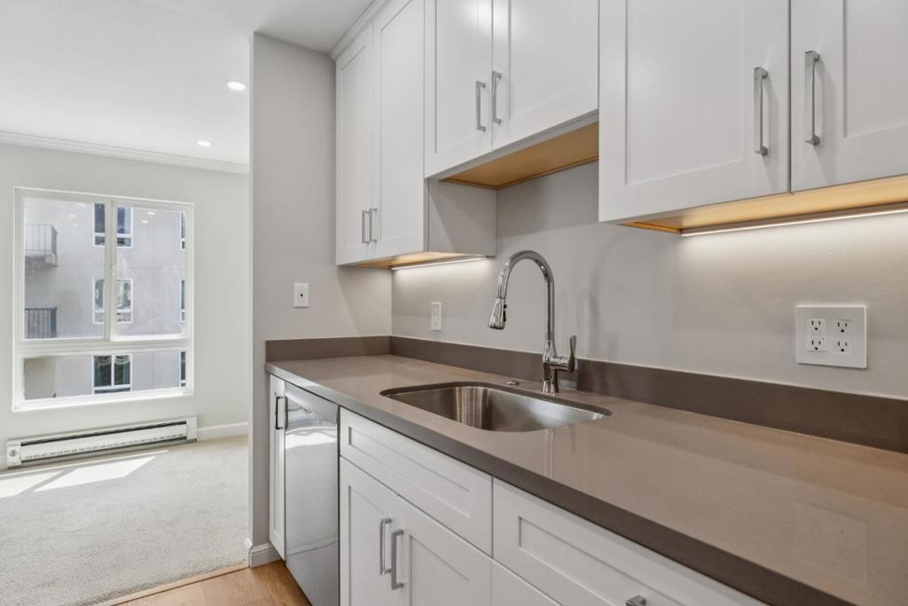 821 N Humboldt 302