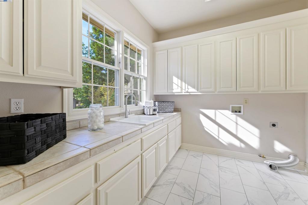 RUBY HILL - Residential