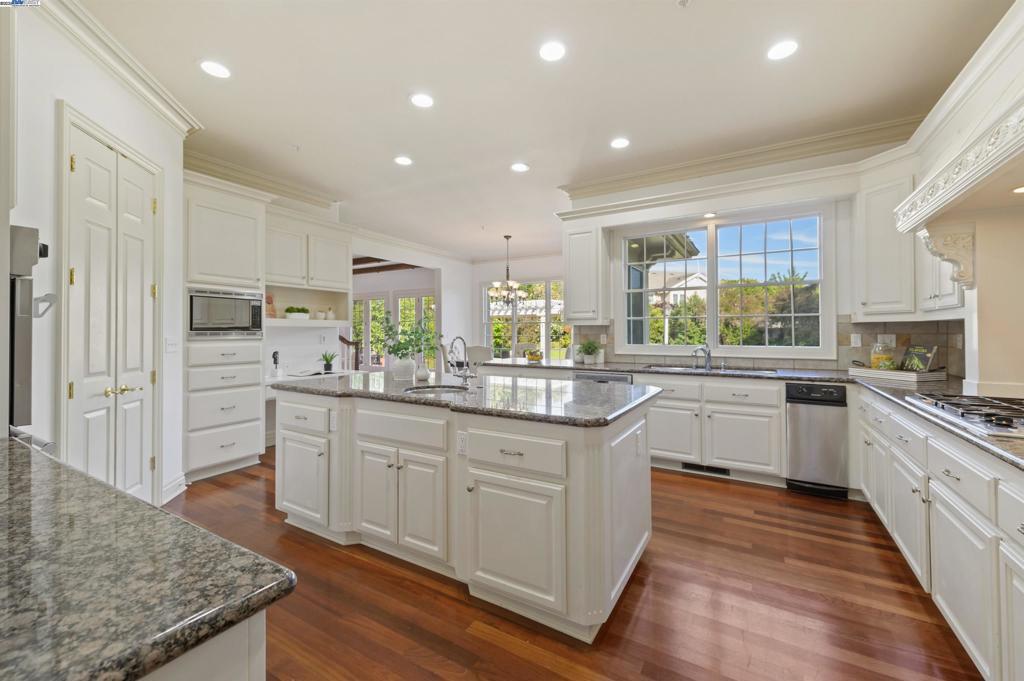 RUBY HILL - Residential