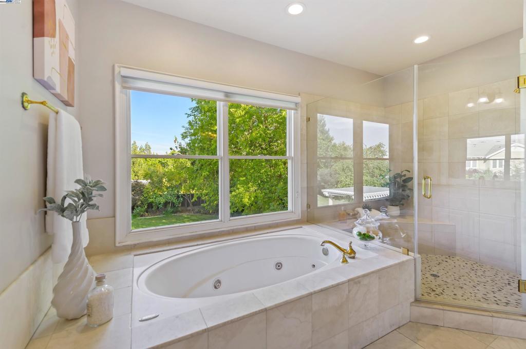 RUBY HILL - Residential