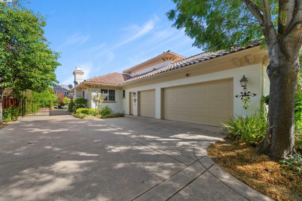 RUBY HILL - Residential