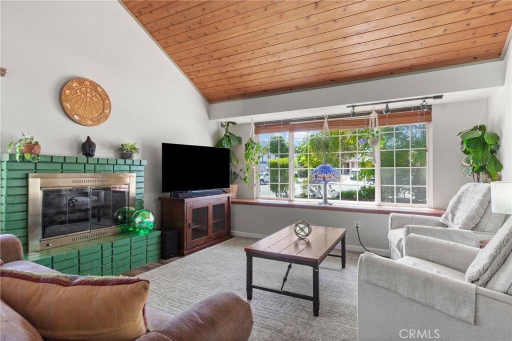 844 Escuela Court