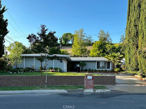 Photo of 26261 Veva Way, Calabasas, CA 91302 (MLS # SR26201464)