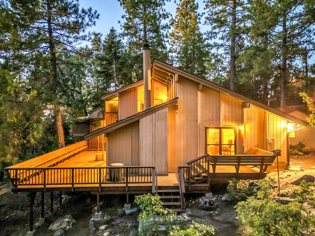 Photo of 25461 Shadow Oaks Drive, Idyllwild, CA 92549 (MLS # 219145620DA)