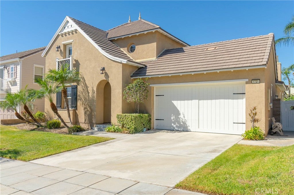 1721 Arthur Loop West