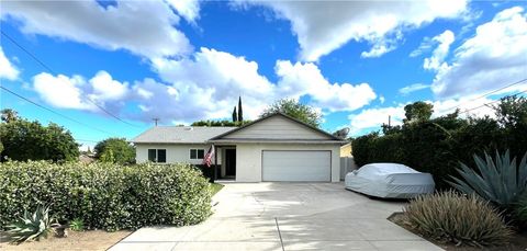 Photo of 17304 Kingsbury St, Granada Hills, CA 91344 (MLS # SR26086719)