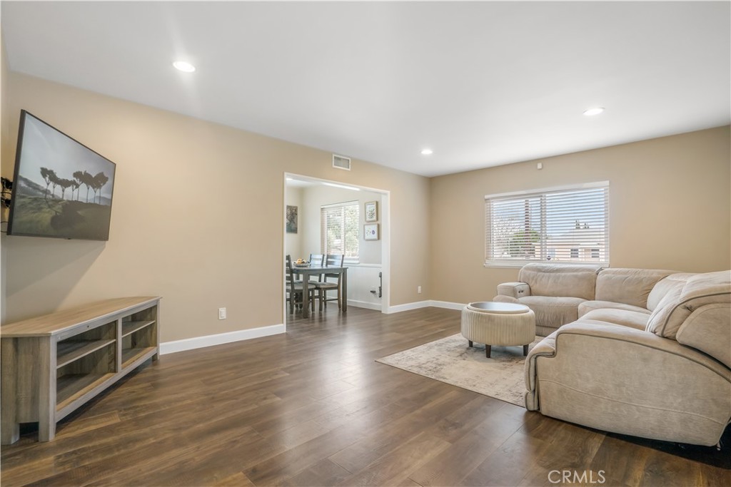 17304 Kingsbury