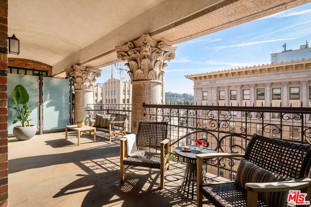 1645 Vine Street 1005