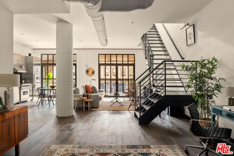 Photo of 1645 Vine Street #1005, Los Angeles, CA 90028 (MLS # 26699089)