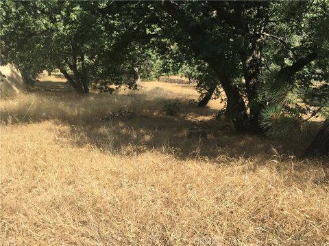 Photo of 30481 Live Oak Dr, Running Springs, CA 92382 (MLS # HD26034504)