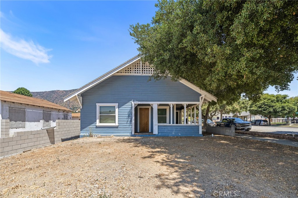 401 Glendora Avenue N