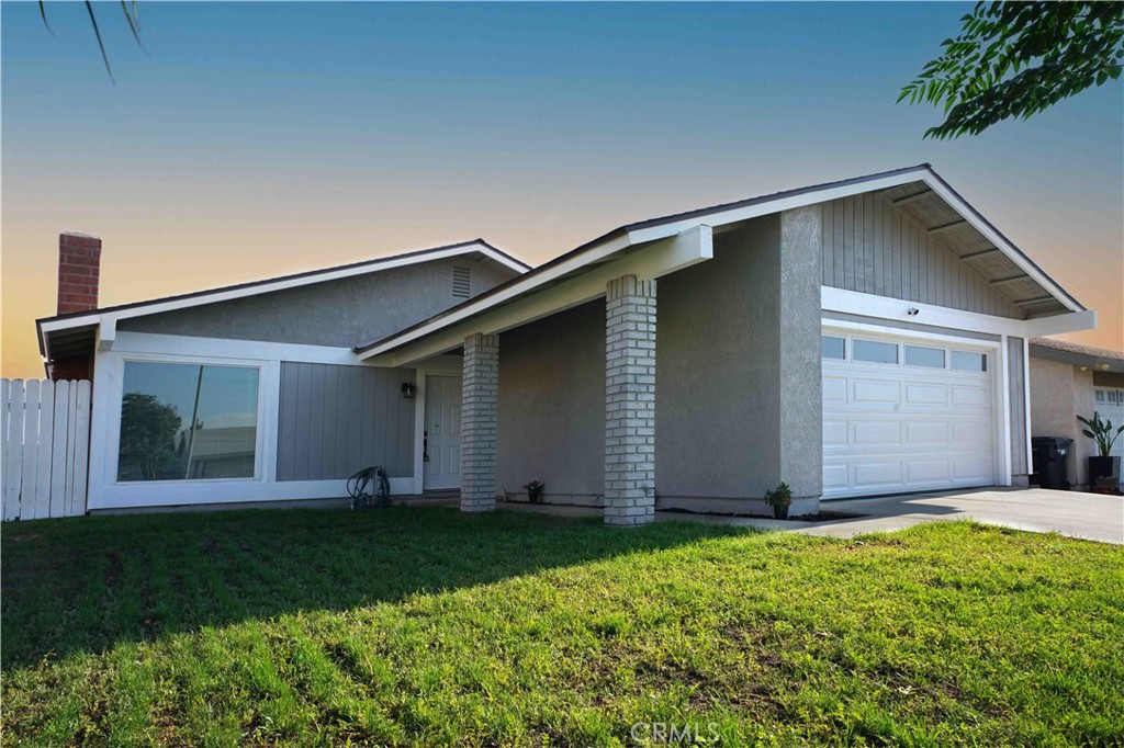 25403 Las Palomas Drive