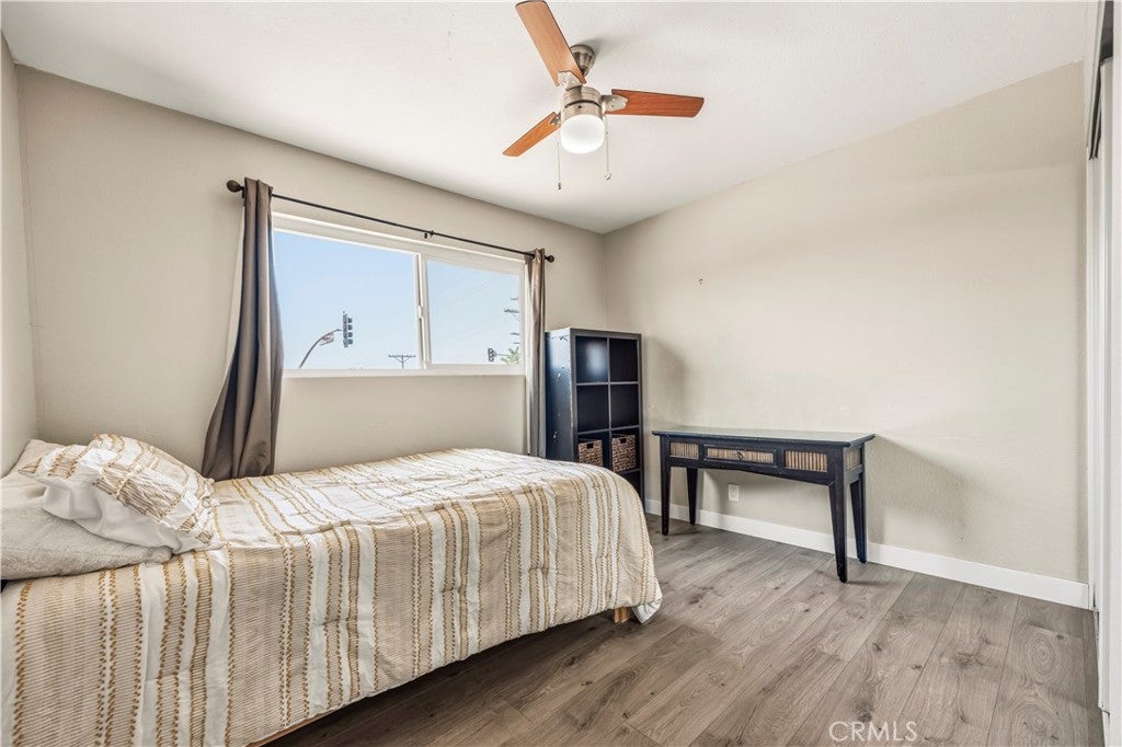 560 W Los Angeles Drive