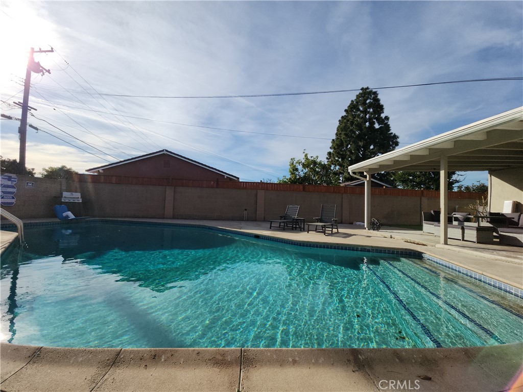 9272 Cerritos Avenue