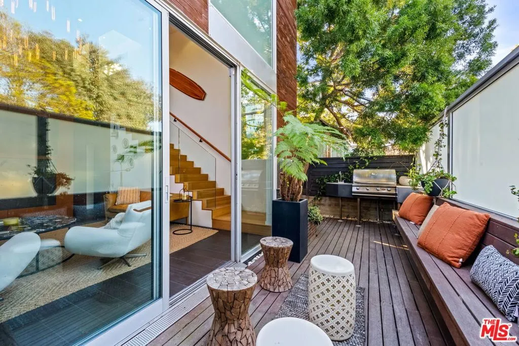 Venice, California 90291, United States, 3 Bedrooms Bedrooms, ,3 BathroomsBathrooms,Residential,Active,250663