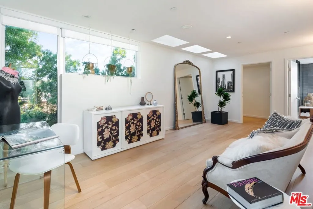 Venice, California 90291, United States, 3 Bedrooms Bedrooms, ,3 BathroomsBathrooms,Residential,Active,250663