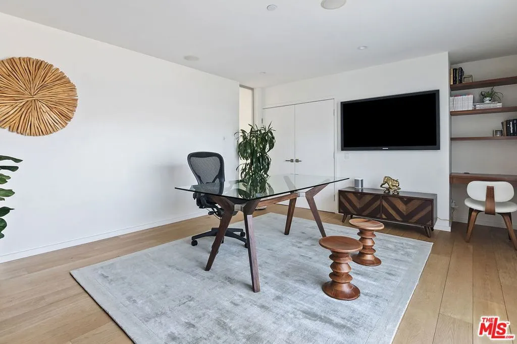 Venice, California 90291, United States, 3 Bedrooms Bedrooms, ,3 BathroomsBathrooms,Residential,Active,250663