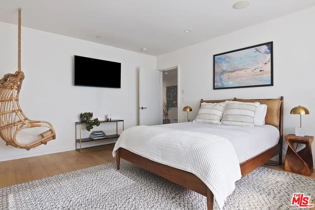 Venice, California 90291, United States, 3 Bedrooms Bedrooms, ,3 BathroomsBathrooms,Residential,Active,250663