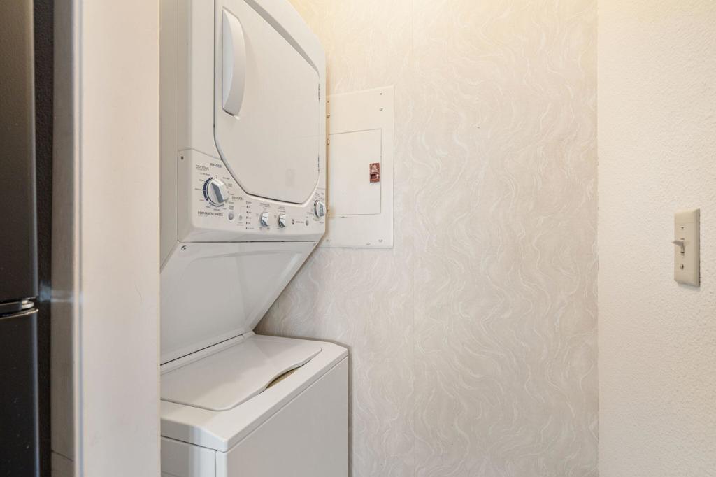 Palm Royale - Residential