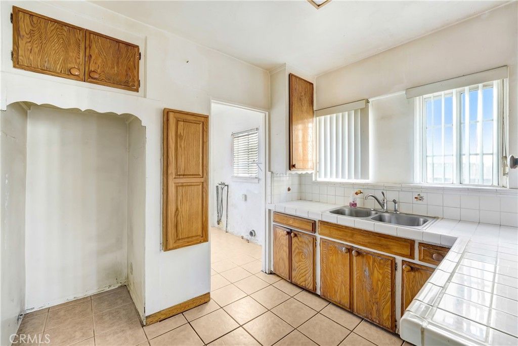 Photo of 1045 Hyde Park Blvd Blvd, Inglewood, CA 90302 (MLS # IN25213995)