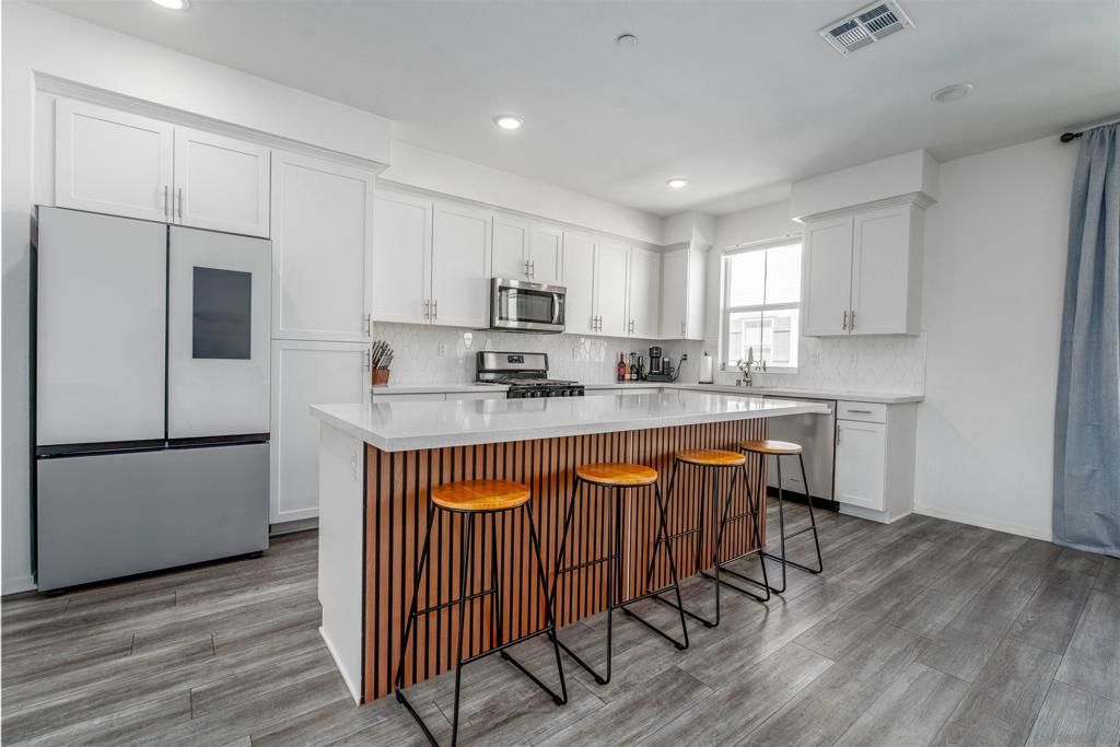 Photo of 449 Atlas Glen Gln, Escondido, CA 92025 (MLS # 250039965SD)