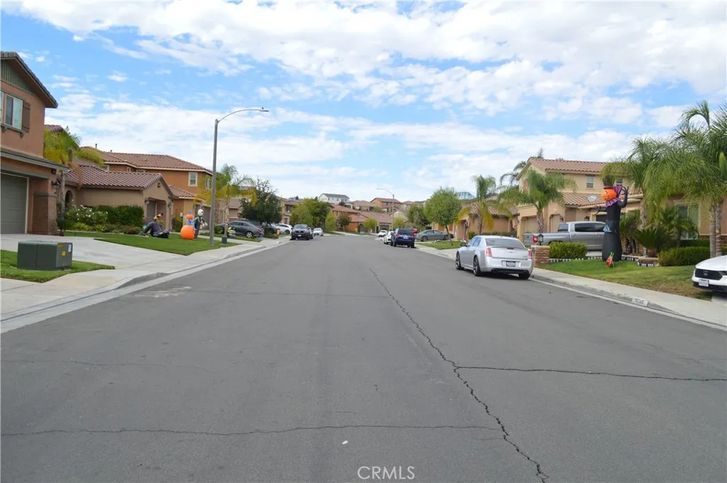 Lake Elsinore, California 92532, United States, 5 Bedrooms Bedrooms, ,5 BathroomsBathrooms,Residential,Active,237121