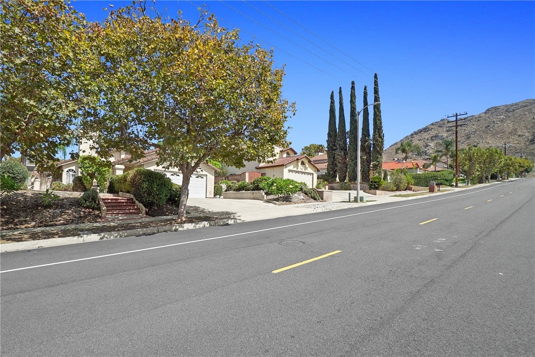 22760 Van Buren