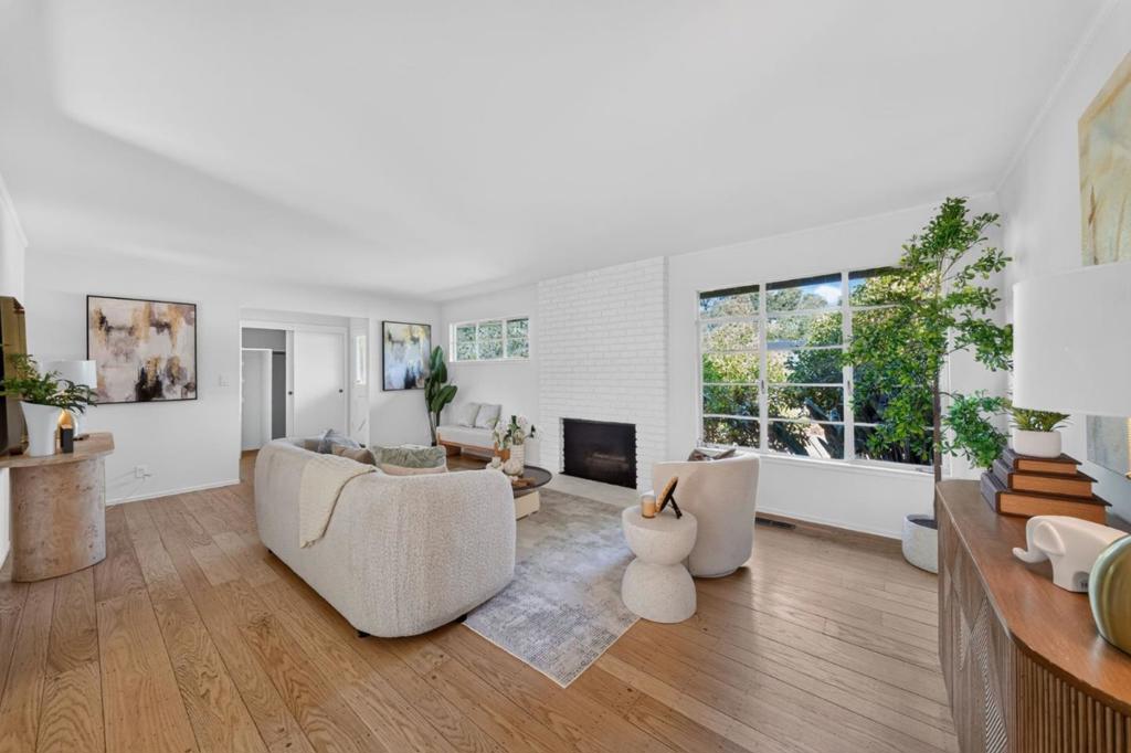 18 Woodcrest Circle
