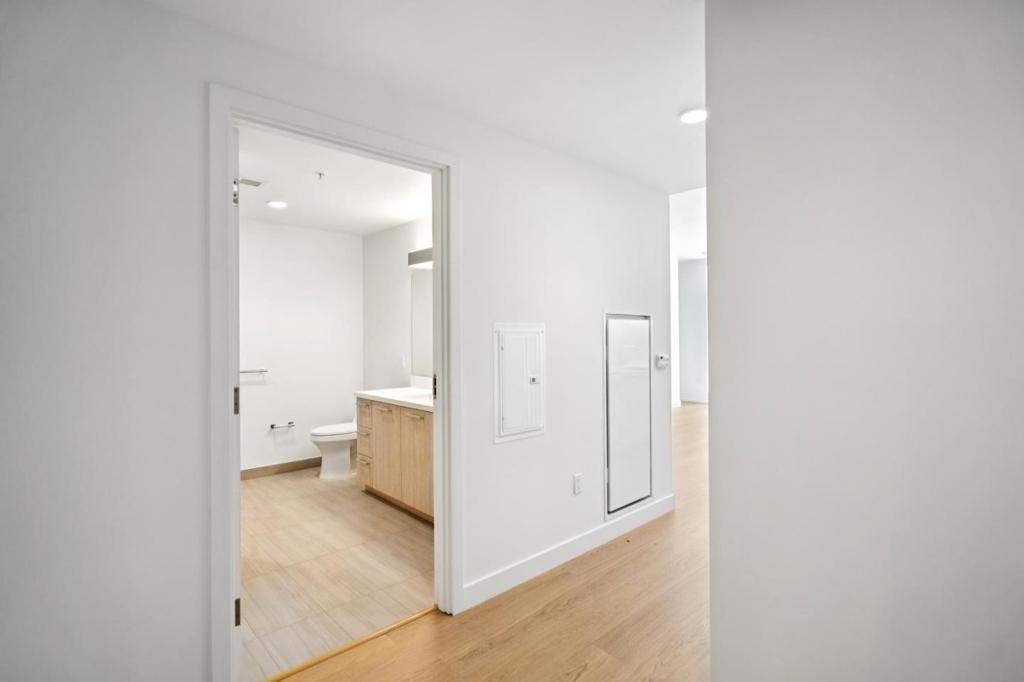 188 W Saint James Street 10817