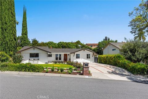 Photo of 2209 Loma Verde Dr, Fullerton, CA 92833 (MLS # OC26075974)