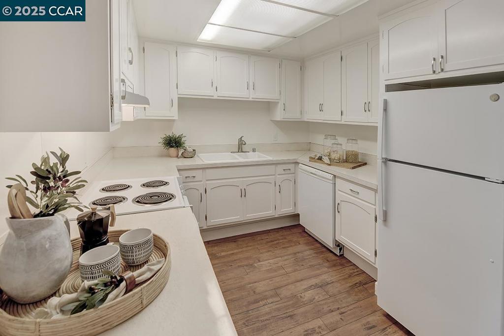 ROSSMOOR - Residential